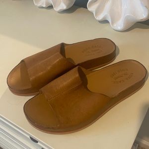 Women’s Brown Sandals. Size:9